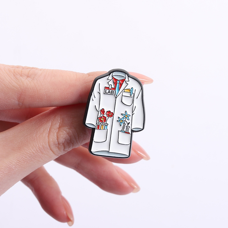 Bloemen doktersjas emaille pin - Medical Laboratory Scientist recensie en prijs